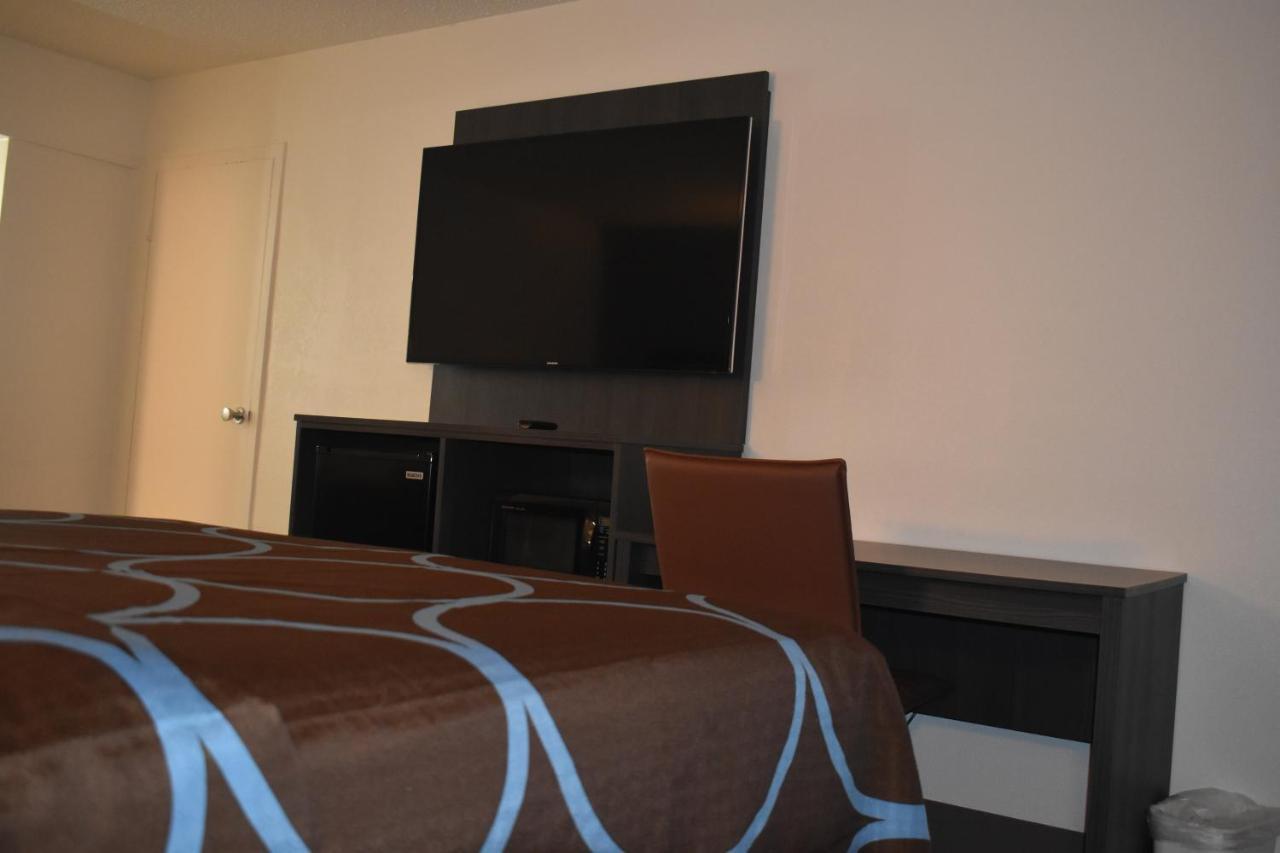 Super 8 By Wyndham Riverside Al المظهر الخارجي الصورة