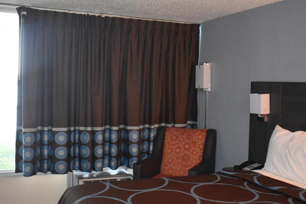 Super 8 By Wyndham Riverside Al المظهر الخارجي الصورة