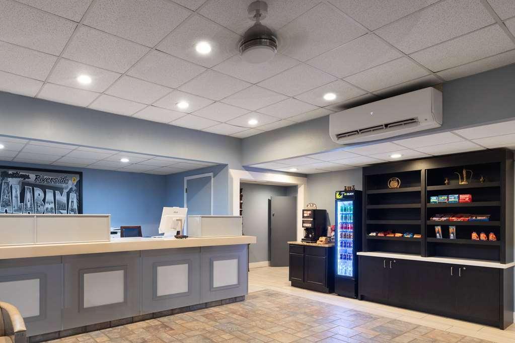 Super 8 By Wyndham Riverside Al المظهر الداخلي الصورة